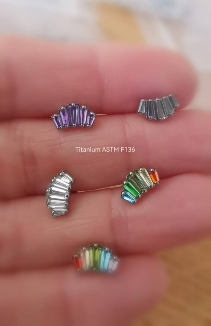 Labret Cluster di Baguettes in Titanio ASTM F136 - immagine 2