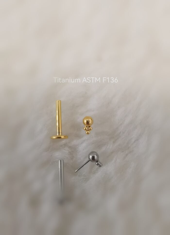 Labret Push Pin Sfera con 3 Micro Sfere in Titanio ASTM F136 - immagine 2
