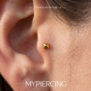 Labret Pirâmide Lisa de Titânio ASTM F136 Push Pin