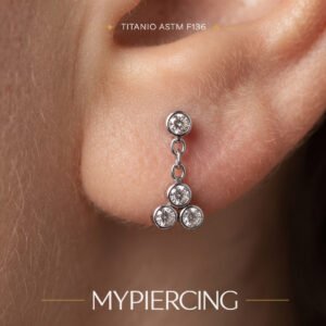 Labret Punto di Luce con Ciondolo Trillion in Titanio ASTM F136